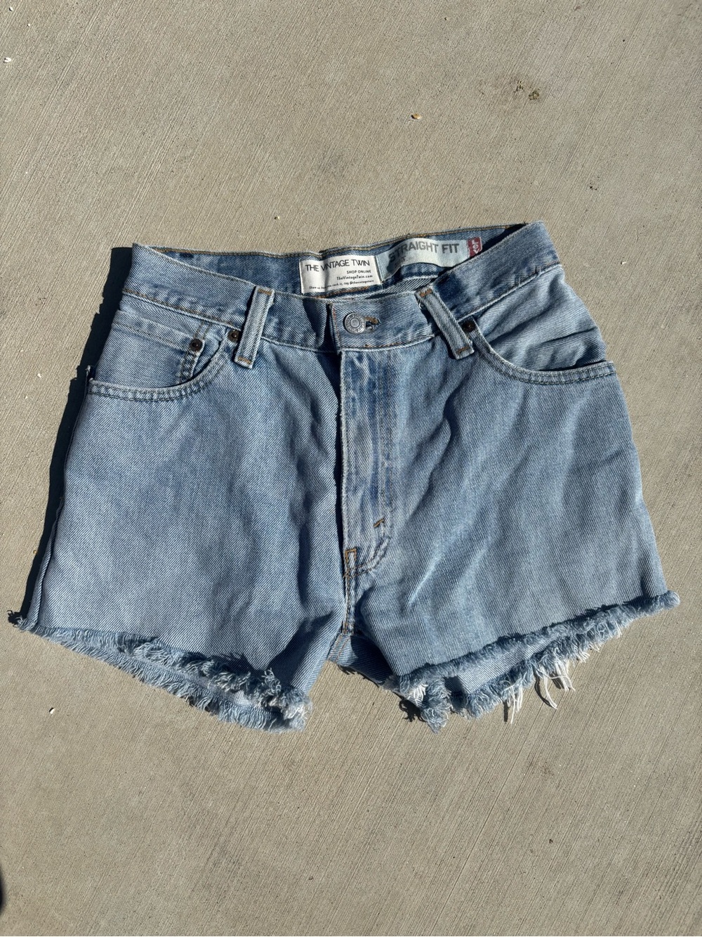 Levi shorts - Picture 2 of 4
